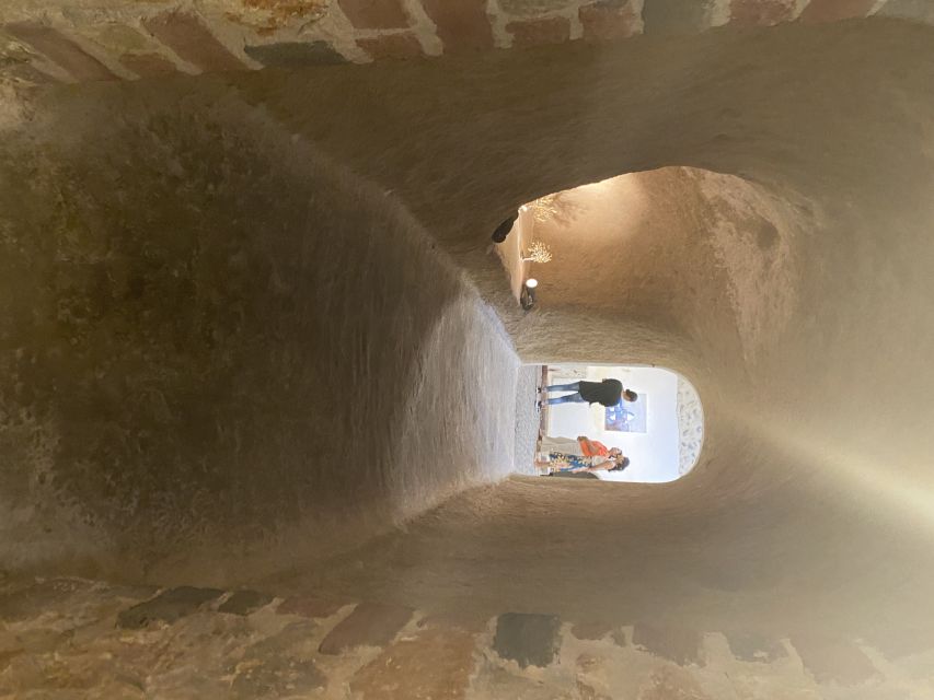 Santorini: Wine Tasting and Cave Settlement Tour - How the van timing shapes your day (and why 2.5 hours works)