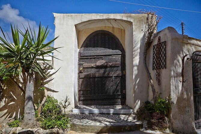 Santorini wine tasting and Traditional Cave Settlement Tour - Price and value: why $137.27 can be fair for what’s included