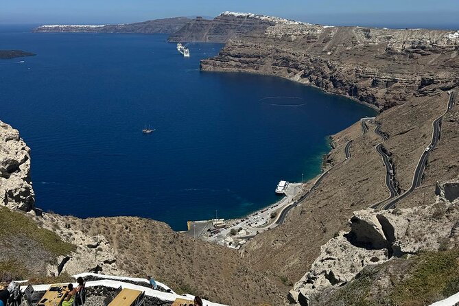 Santorini Wine Tour: 2 Wineries with Tastings & Local Snacks - The Tasting Portion: 8 Local Wines, Snack Pairings, and a Sweet Ending