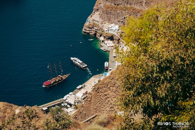Santorini_Panoramic Tour - Megalochori village: the calmer finish with traditional alleys