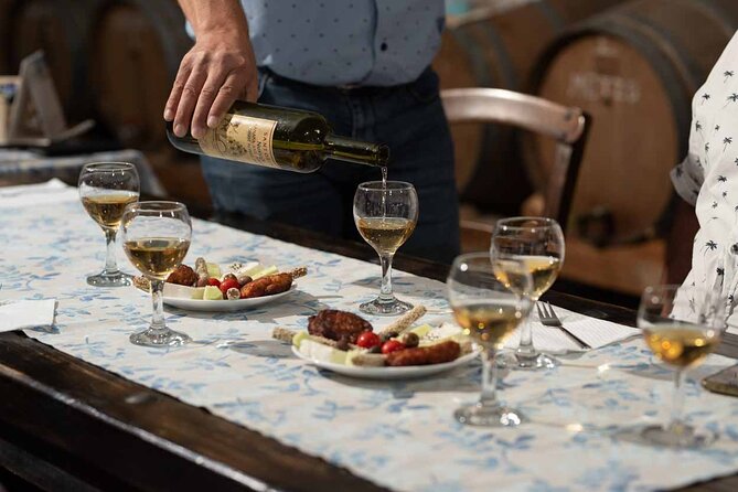Santorini_Sunset Cheers and Dine - Megalochori walk: Cycladic alleys and traditional mansions