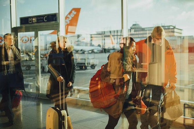 Shared Arrival Transfer: Santorini Airport to Hotel or Cruise Port - Meeting your driver at the airport without guessing
