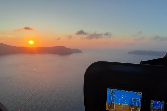 Shared Helicopter Tour Santorini 20 minutes - 2 passengers - The route in the air: Akrotiri Lighthouse, Thira, Akrotiri, Red Beach, Nea Kameni, Oia