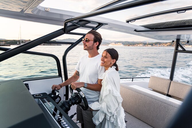 The Fastest Private Motor Yacht in Santorini - All Inclusive Tour - Oia cliff time and Thirassia meals: the best mix of drama and comfort