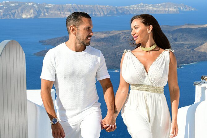 Timeless Memories: Your Exclusive Santorini Photo Session - Posing help you can actually use (Chris and Agapi)