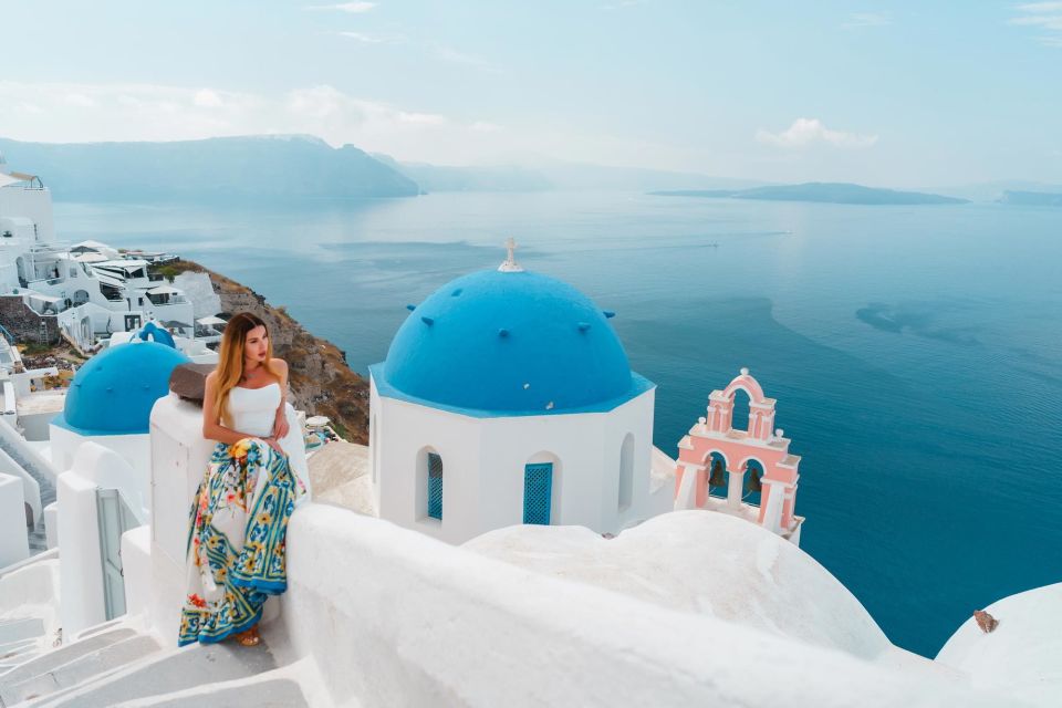 Tour Santorini with a Professional Photographer - Getting there and back: cruise-ship cable car time vs hotel pickup